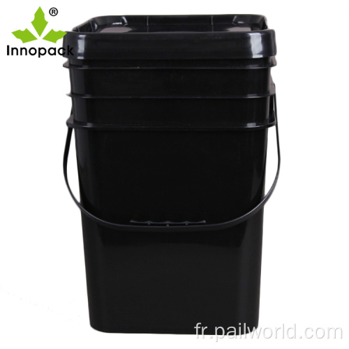 grand seau en plastique carré noir de 8 gallons